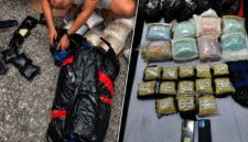 Dua Pelaku  S dan BS bersama barang bukti berupa 53.000 butir ekstasi yang dikemas dalam belasan paket plastik, ratusan cartridge Etomidate, serta dua unit telepon genggam yang berhasil diamankan oleh Satresnarkoba Polres Sarolangun. (FOTO : Dok. Res Sarolangun)