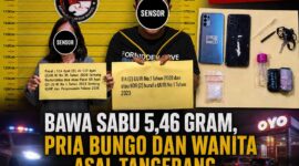 Sepasang Terduga pelaku peredaran narkotika jenis sabu berinisial AP (30) dan SN (33) saat diamankan di Mapolres Bungo beserta sejumlah barang bukti berupa paket sabu, alat hisap (bong), ponsel, dan plastik klip kosong siap edar yang disita petugas dari TKP parkiran penginapan OYO, Bungo Timur, Selasa (2/6/2026). (FOTO : Dok. Istimewa Polres Bungo)