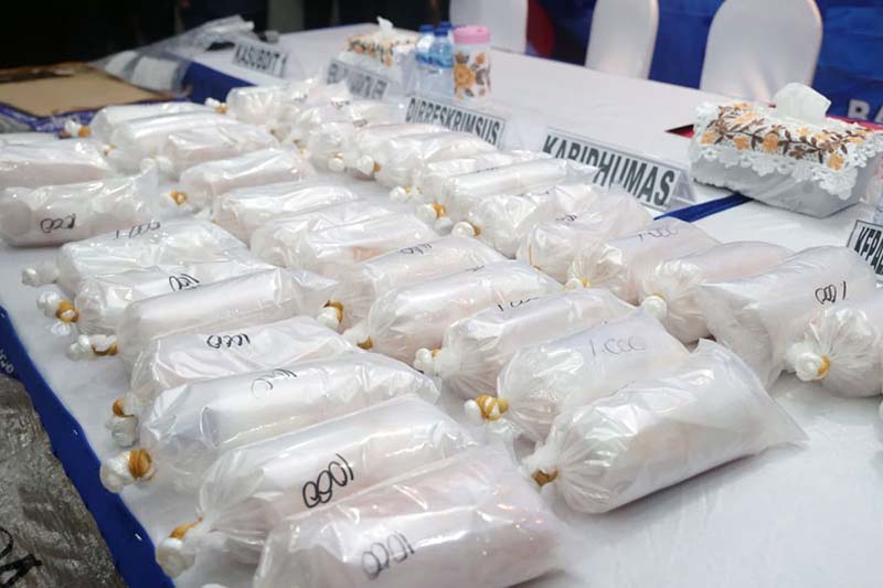 Barang bukti ratusan ribu ekor Benih Bening Lobster (BBL) senilai Rp 10 miliar hasil sitaan Ditreskrimsus Polda Kepri dari jaringan penyelundup internasional Jakarta-Batam-Singapura. (FOTO : Dok. Humas Polda Kepri/Kompas.com)