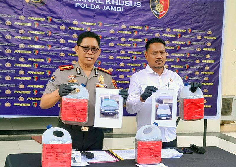 Kabid Humas Polda Jambi, Kombes Pol Erlan Munaji saat Mengelar Pres Rilis, Kemarin. FOTO : IST