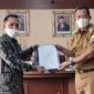 Wakil Bupati Muaro Jambi, Bambang Bayu Suseno Saat Kepala TVRI Stasiun Jambi Syarifuddin Dalam Kunjungan ke TVRI Stasiun Jambi, Selasa (15/02/22). FOTO : Istimewa
