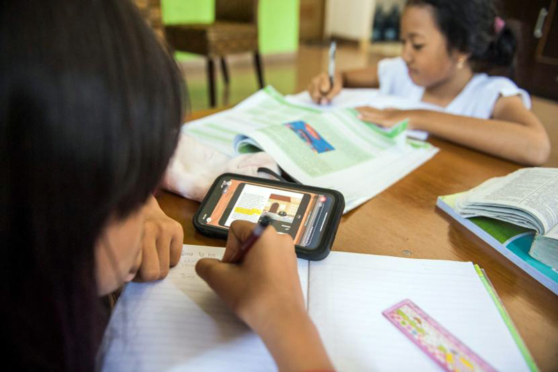 FOTO : Gambar Pelengkap Berita Anak Didik Belajar Di Rumah Akibat Dari Dampak Corona Virus Melanda Indoenseia