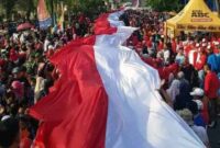 Kirab Bendera Merah Putih Sepanjang 2.500 Meter Kelilingi Kota Muara Bungo. [FOTO : beritajambi.com]