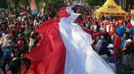 Kirab Bendera Merah Putih Sepanjang 2.500 Meter Kelilingi Kota Muara Bungo. [FOTO : beritajambi.com]