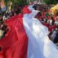 Kirab Bendera Merah Putih Sepanjang 2.500 Meter Kelilingi Kota Muara Bungo. [FOTO : beritajambi.com]