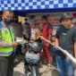 Kapolres Bungo AKBP Guntur Saputro Saat Monitor Kegiatan Bengkel Lepas Pasang Kenalpot Brong, Selasa (17/5/22). FOTO : Humas PB.