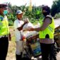 Ratusan Paket Sembako Dibagikan Ditlantas Polda Jambi ke Masyarakat Sambut HUT Lantas ke 67. FOTO : Dhea/Ist
