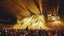 7 Atribut Konser K-Pop yang Wajib Anda Miliki. (Foto : Teddy Yang : www.pexels.com/id-id/foto/people-inside-stadium-2263410/)