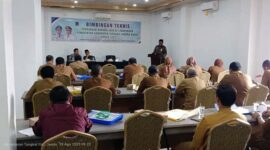 Pembukaan Bimtek Pengadaan Barang dan Jasa BKPSDM Tanjabbar di Aula Grand Arriyadh Hotel Kuala Tungkal, Selasa (29/8/23). FOTO : LT