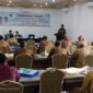 Pembukaan Bimtek Pengadaan Barang dan Jasa BKPSDM Tanjabbar di Aula Grand Arriyadh Hotel Kuala Tungkal, Selasa (29/8/23). FOTO : LT