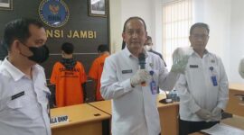 Kepala BNNP Jambi Brigjen Pol Wisnu Handoko saat konferensi pers di Kantor BNNP Jambi, Senin (19/9/22). FOTO : SJ