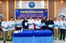 Kepala BNNP Jambi, Brigjen Pol. Asep Saepudin (tengah baju putih), bersama jajaran instansi penegak hukum dan instansi terkait menunjukkan barang bukti sabu seberat lebih dari 2 kilogram serta 753 butir pil ekstasi sebelum dimusnahkan di Kantor BNNP Jambi. (FOTO : Dok. Istimewa Bidikindonesianews.co.id)