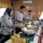 Peserta bimbingan teknis lifeskill saat mengikuti pelatihan pembuatan kerupuk kletek di Aula Sekretariat PKK Tanjung Jabung Barat, Jambi. FOTO : Ist