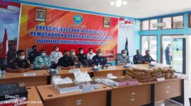 Kepala BNNP Jambi Brigjen Pol Sugeng Suprijanto saat pres rilsi di Kantor BNNP Jambi jalan Doning No.1, Paal Lima, Kec. Kota Baru, Kota Jambi,, Kamis (30/12/21). FOTO : Dhea/BIN