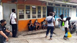 FOTO : Para Pelaku Penyalah Gunaan Narkoba yang berhasil Diringkus Badan Narkotika Nasional (BNN) Provinsi Jambi di kawasan Jl. Slamet Riyadi Kel. Legok Kec. Danau Sipin Kota Jambi, Kamis (27/08/20).