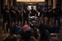 JEJAK KRIMINAL BERAKHIR. 🛑 Polres Tanjab Barat berhasil membekuk duo spesialis bongkar rumah dan pencuri kabel PLN. Barang bukti berupa tembaga, sajam, dan motor sarana kejahatan turut disita petugas. (Foto: Dok. Istimewa/Res Tjb)