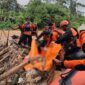 Tim SAR Gabungan Saat Evakuasi Mayat Ozan Tenggelam di Sungai Pulau Rayo Batang Merangin, Selasa (28/2/23). FOTO : Basarnas Jambi.