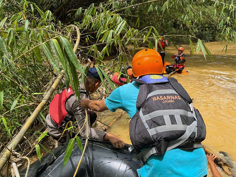 Tim SAR Gabungan Menemukan Rohim, Bocah Korban Tenggelam di Sungai Tantan Merangin Ditemukan Sejauh 6 KM dari Lokasi dilaporkan Tenggelam. FOTO : HUMAS