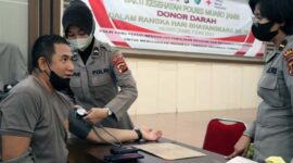 Kapolres Muaro Jambi AKBP Yuyan Priatmaja, SIK, MH Melakukan Chak Up Sebelum Mengikuti Donor Darah di Aula Wira Pratama, Selasa (07/6/22). FOTO : Noval
