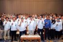 Menteri Ketenagakerjaan, Yassierli, bersama Dirjen Binalavotas, Darmawansyah, dan jajaran Kemnaker berfoto bersama dengan pose finger heart usai pembukaan acara Kick-Off Transformasi BPVP menjadi Mini Campus di Bekasi, Rabu (17/6/2026). (FOTO : Dok. Biro Humas Kemnaker)