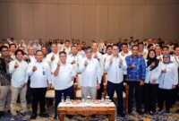 Menteri Ketenagakerjaan, Yassierli, bersama Dirjen Binalavotas, Darmawansyah, dan jajaran Kemnaker berfoto bersama dengan pose finger heart usai pembukaan acara Kick-Off Transformasi BPVP menjadi Mini Campus di Bekasi, Rabu (17/6/2026). (FOTO : Dok. Biro Humas Kemnaker)