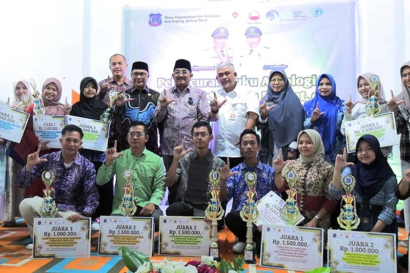 PetroChina Menggelar Kegiatan Peluncuran Buku hasil dari kegiatan Literasi Expo 2023 di Aula Dinas Perpustakaan dan Kearsipan Kabupaten Tanjab Barat pada Kamis (20/6/2024). FOTO : Tim Media