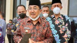 Bupati Tanjab Barat H. Anwar Sadat
