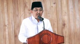 FOTO : Bupati Tanjab Barat KH. Anwar Sadat Saat Membuka Training Center ( TC) tahap 1 Kafilah Musabaqah Tilawatil Qur'an di Hotel Ar Riyadh Kuala Tungkal, Sabtu (27/03/21).