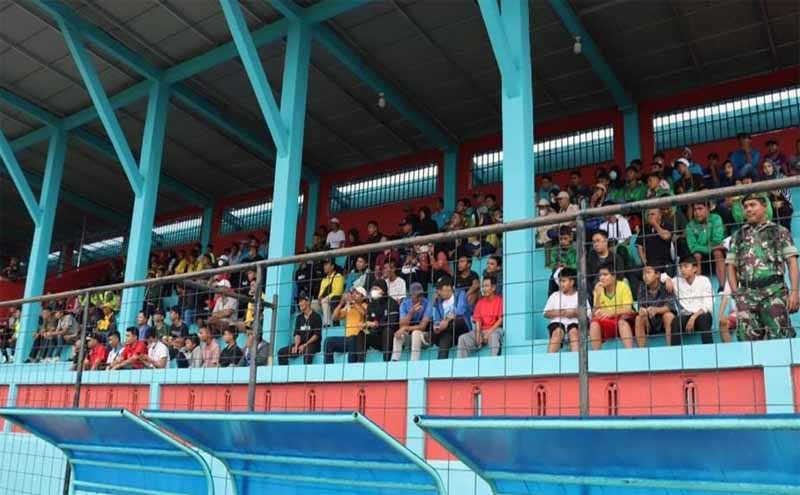Penonton dan Sporter Saat Pembukaan Bupati Cup 2022. FOTO : LT