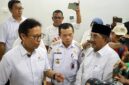 Bupati Tanjung Jabung Barat, Drs. H. Anwar Sadat, M.Ag. (kanan), saat mendampingi Menteri Kesehatan RI, Budi Gunadi Sadikin (kiri), dan Gubernur Jambi, Al Haris (tengah), dalam kunjungan kerja di RSUD KH Daud Arif Kuala Tungkal. Bupati berharap kunjungan ini mempercepat penguatan infrastruktur dan peralatan medis di daerah. (FOTO: Dok. Prokopim TJB)