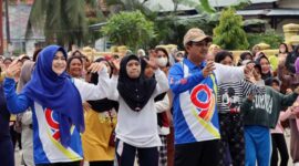 Bupati Tanjabbar Anwar Sadat dan Istri Ketika Ikuti Senam Sehat Bersama Meriahkan HAORNAS Ke-39 Tahun 2022. FOTO : Humas