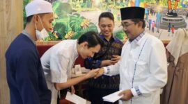 Bupati Tanjab Barat H. Anwar Sadat Mengunjungi Kafilah asal Tanjab Barat di Cordia Hotel Syamsudin Noor, Banjar Baru Kalsel, Minggu (16/10/22). FOTO : Kesra
