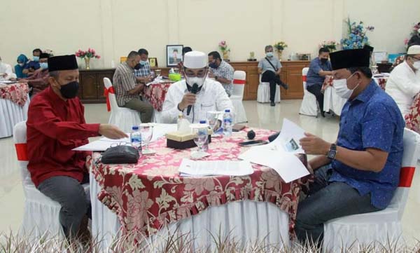 Bupati H. Anwar Sadat pimpin Rapat Persiapan Pelaksanaan MTQ Ke-50 Tingkat Provinsi Jambi di Aula Rumah Dinas Bupati, Senin (02/08/21). FOTO : PROKOPIM
