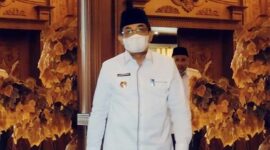 FOTO : Bupati Tanjung Jabung Barat H. Anwar Sadat Saat Menghadiri Rapat Kordinasi (Rakor) Pemberantasan Korupsi bersama KPK di Pola Kantor Gubernur Jambi, Rabu (21/4/21).