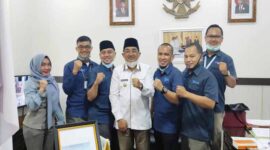 FOTO : Bupati Tanjung Jabung Barat H. Anwar Sadar Saat Menerima Kunjungan Silaturrahmi dan Audiensi Pimpinan dan Redaksi Media Harian Tribun Jambi, Senin (29/03/21).