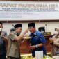 Sidang Paripurna, Bupati Wardan Dapat Kejutan dari Ketua dan Anggota DPRD Inhil, Senin (2/1/22). FOTO : Arsyad