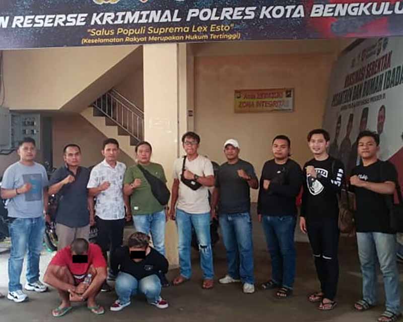 Unit Reskrim Polsek Jangkat, Polres Merangin, Polda Jambi Berhasil Menangkap Buronan Pelaku Pencurian Uang 15 Juta. [FOTO : Humas PM]