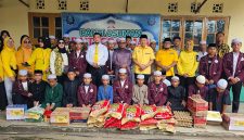 nggota Komisi XII DPR RI yang juga Ketua DPD I Golkar Provisi Jambi, H. Cek Endra mengadakan kegiatan bakti sosial di Panti Asuhan Muhammadiyah Kota Jambi dan Panti Asuhan Baiturrahman. FOTO : VIRYZHA