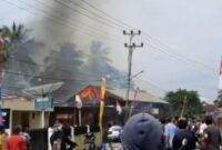 Insiden kebakaran di RT 08, Kelurahan Dusun Bangko, Kecamatan Bangko, Kabupaten Merangin, Jumat (27/8/21). FOTO : DINAMIKAJAMBI