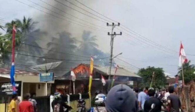 Insiden kebakaran di RT 08, Kelurahan Dusun Bangko, Kecamatan Bangko, Kabupaten Merangin, Jumat (27/8/21). FOTO : DINAMIKAJAMBI