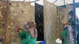 Proses pengeringan Kain hasil ecoprint. FOTO : Lintastungkal