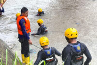 Bocah 11 Tahun Hilang Terseret Arus Sungai Buntung Jambi, Pencarian Terkendala Hujan. FOTO : SAR Jambi