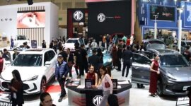 Suasana padat pengunjung di booth Morris Garages (MG) Motor Indonesia selama gelaran GIIAS 2026. Mengusung tema global "Find Your More", MG sukses membukukan 1.088 SPK yang didominasi oleh lini elektrifikasi terbarunya, MGS5 EV dan MG ZS Hybrid+, serta berhasil menyabet penghargaan Best Booth Passenger 240–400 sqm. (Foto: Dok. MG Motor Indonesia)