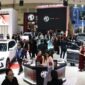 Suasana padat pengunjung di booth Morris Garages (MG) Motor Indonesia selama gelaran GIIAS 2026. Mengusung tema global "Find Your More", MG sukses membukukan 1.088 SPK yang didominasi oleh lini elektrifikasi terbarunya, MGS5 EV dan MG ZS Hybrid+, serta berhasil menyabet penghargaan Best Booth Passenger 240–400 sqm. (Foto: Dok. MG Motor Indonesia)