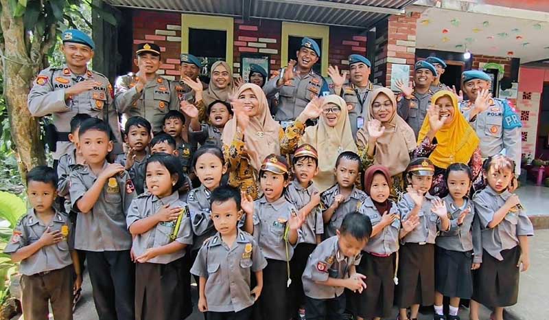 Bripka Heri Prasetyo Hibahkan Seluruh Tukin untuk Sekolah TK Gratis di Pelosok DIY. FOTO : Ist