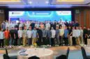 Direktur Operasi PTK Yudi Wibisono (tengah) berfoto bersama Perwira Direktorat Operasi dan Fungsi ICT PT Pertamina Trans Kontinental (PTK) saat acara Go Live aplikasi Bunker Operation System (BOS) 3.0 dan Transportir Fuel Management and Reporting System (TRANSPORMERS) di Bali. (FOTO : Dok. PERTAMINA)