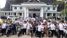 Bupati Anwar Sadat Bagikan 59 Sepeda Motor Operasional Da’i Desa, Agar Dakwah Sampai ke Pelosok. FOTO : DokPim