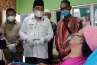 FOTO : Bupati Tanjung Jabung Barat, Drs. H. Anwar Sadat, M, Ag Resmi Meluncurkan Kartu Berobat Gratis bagi masyarakat kurang mampu di RSUD KH Daud Arif Kuala Tungkal, Selasa (30/03/21).