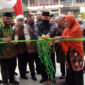 FOTO : Bupati Tanjung Jabung Barat H. Safrial Saat Memotong Pita Peresmian Musholla Fakultas Perternakan Universitas Jambi, Selasa (11/08/20).