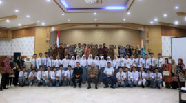 FOTO : Bupati Tanjung Jabung Barat Dr. Ir. H. Safrial MS Secara Resmi Melepas 34 Putra Putri Daerah Calon Mahasiswa Jalur Beasiswa Utusan Daerah (BUD) Politeknik Energi dan Sumber Daya Mineral Akamigas Cepu, Blora. Jumat (07/08/20).